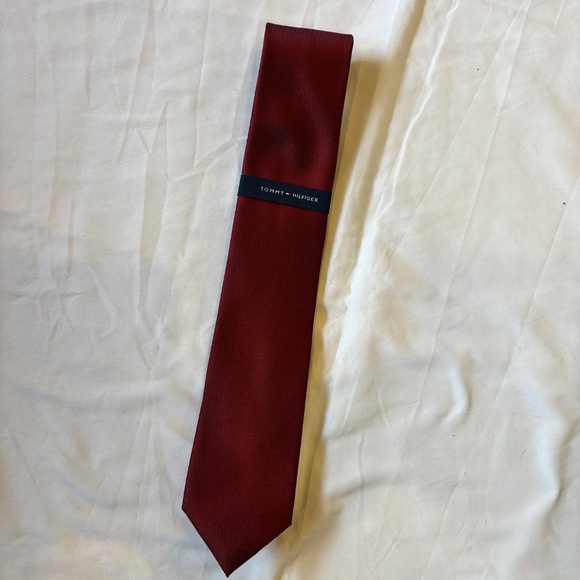 Tommy Hilfiger Burgundy Red Textured Tie – NWT – $65 Retail - Picture 7 of 7